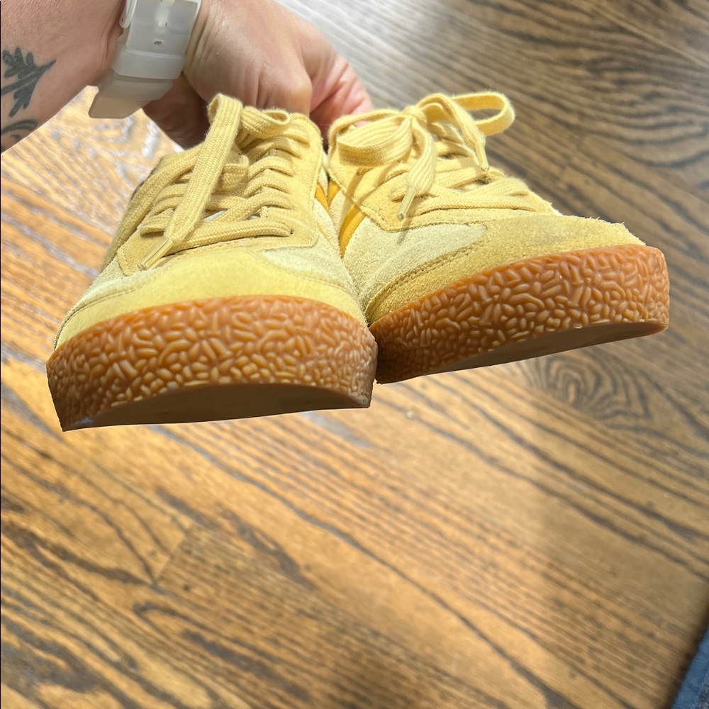 Gola Elan women’s 9 1/2 transparent yellow/calend colorway - Picture 7 of 8